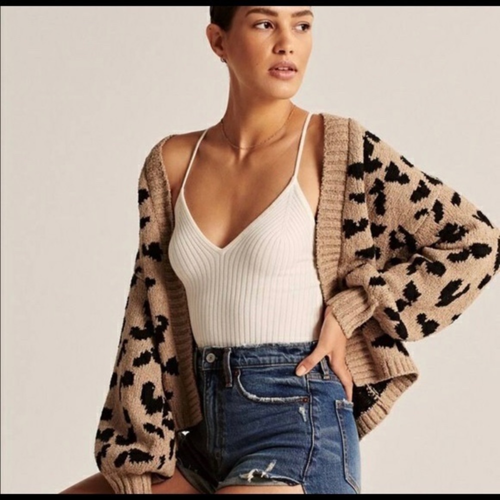 NWT Abercrombie Leopard Puff Sleeve Cardigan